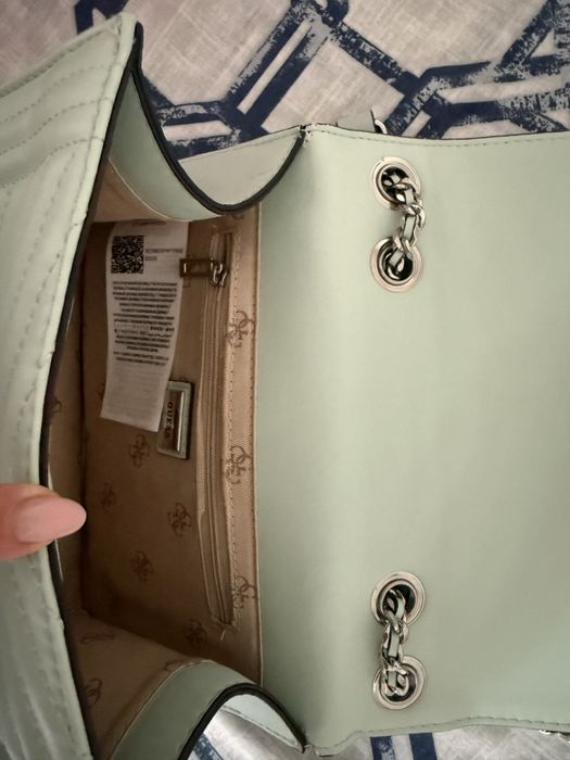 Дамска чанта Guess