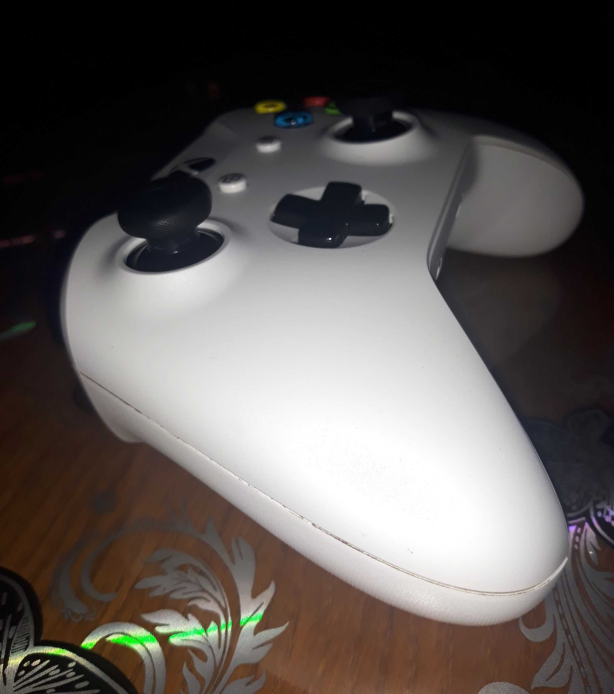 vand jocuri si controller xbox one (nu  livrez prin olx)