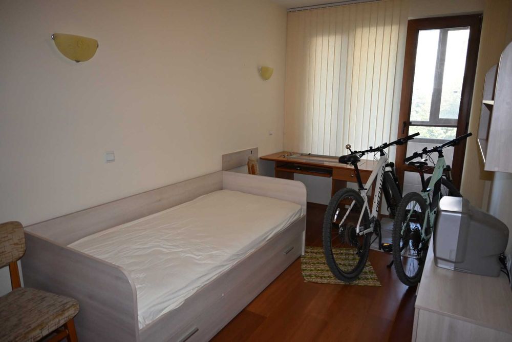 Продава се Тристаен апартамент в Бургас, Лазур - 82 кв.м за 2263 €/кв.м - Снимка #4