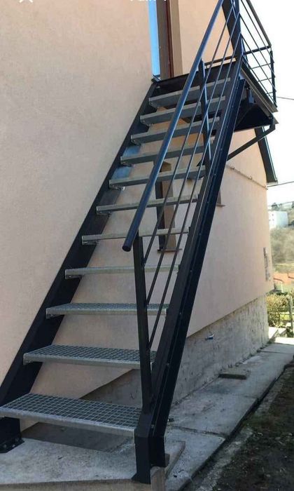 Facem scări de exterior ne deplasăm oriunde în țară