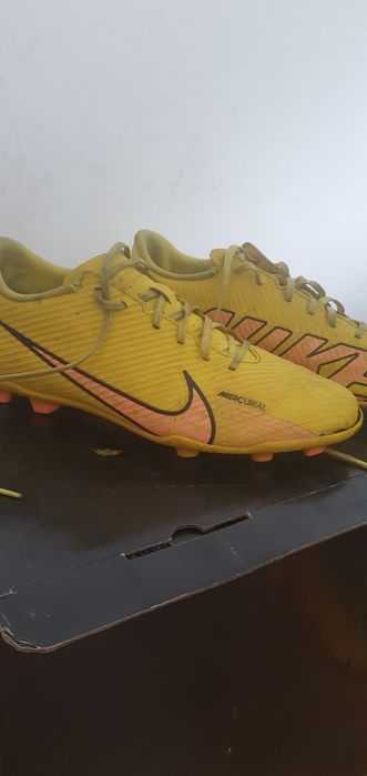 Adidasi fotbal nike mărimea 42
