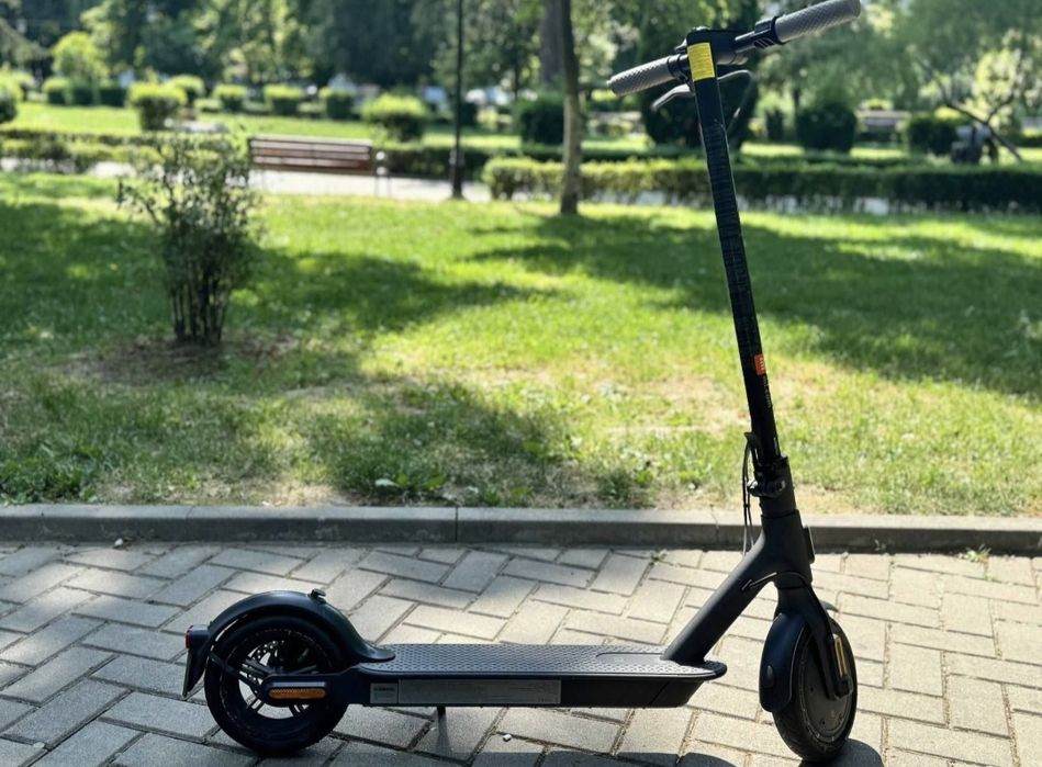 Trotinetă electrică Xiaomi Mi Essential