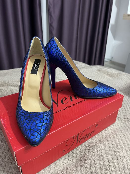Pantofi albastri de piele