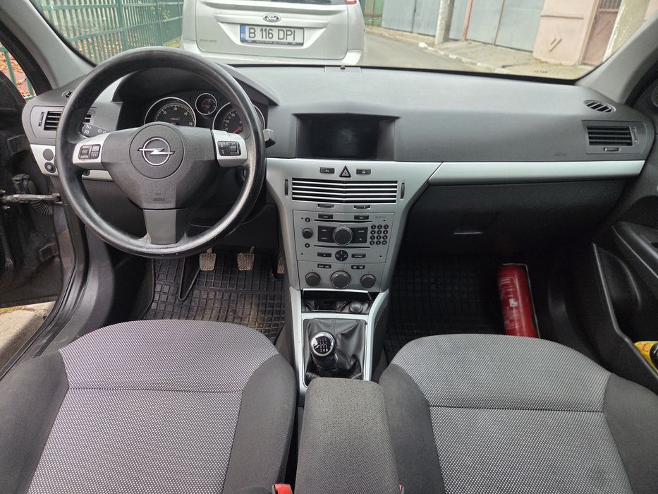 Opel Astra H Break 2010 - 1.7 CDTI - Impecabil!
Dotări:
- Aer conditio