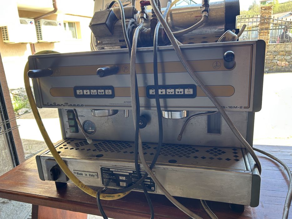 Машината La San Marco 85-16M-2 е професионална еспресо машина