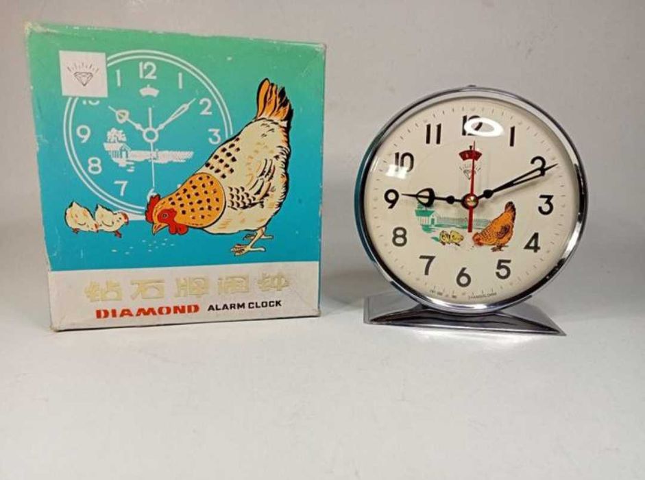 Ceas vechi Gaina cu pui, Cloșca da din cap, China de colectie comunism