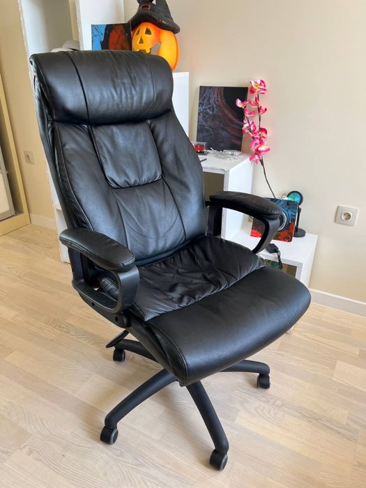 Продавам офисен стол ISK BOSS