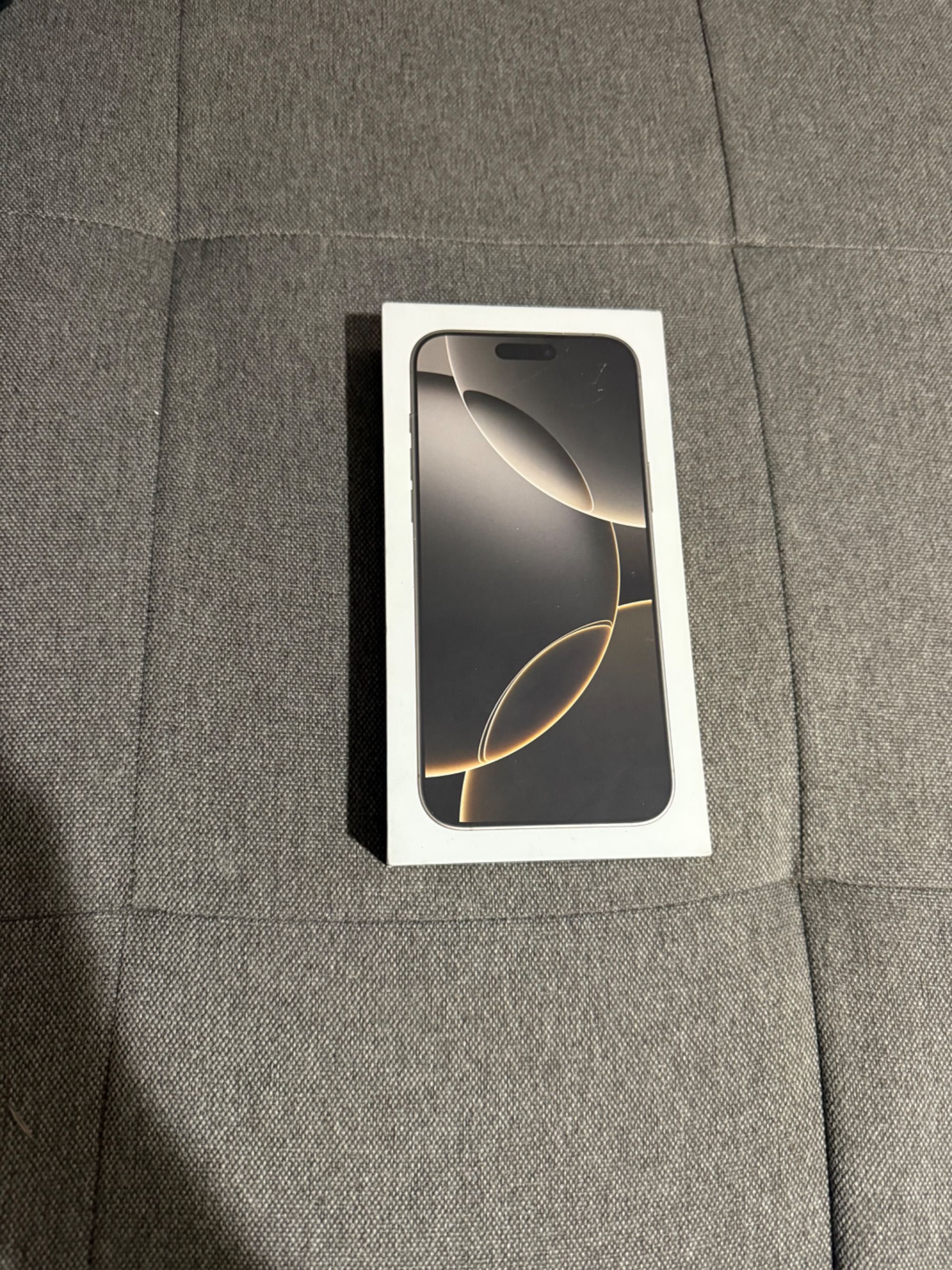 Iphone 16 pro max 256gb чисто нов