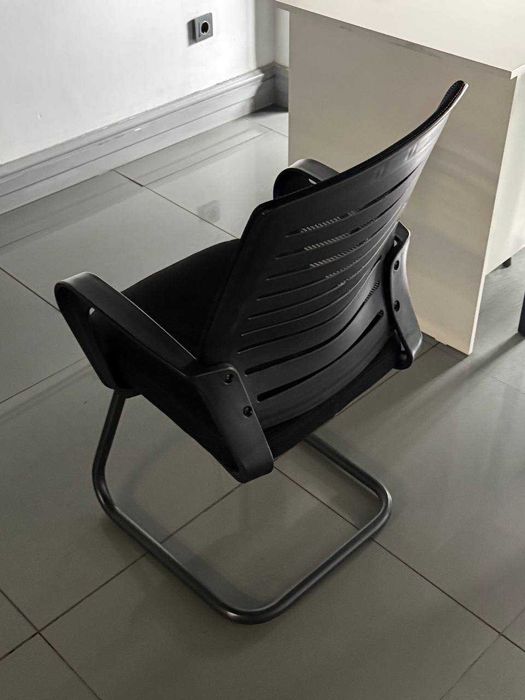 Стул офисный целый