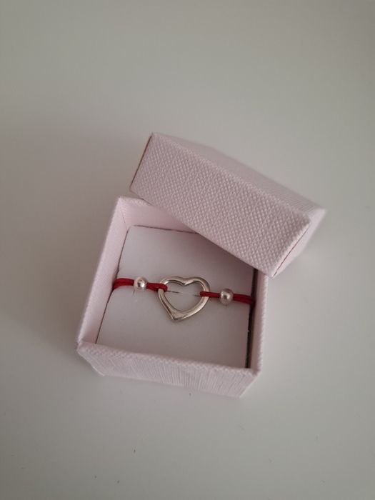 Сребърна гривна с червен конец 925