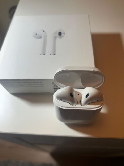 Airpods 2 aproape noi