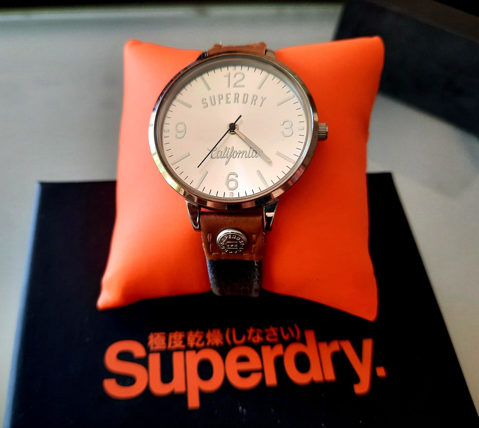 Дамски часовник Superdry