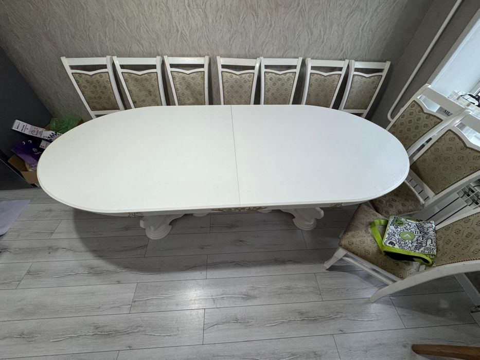 Продам стол и стулья комплектом