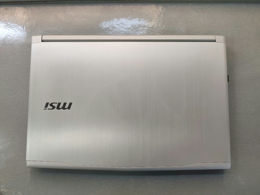 MSI Gaming: i7-8Core/RAM-16GB/M2-256GB/HDD-1000GB/V-Karta-2GB Sotiladi