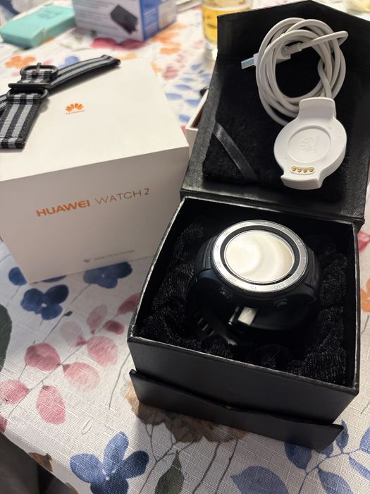 Часовник Huawei watch 2