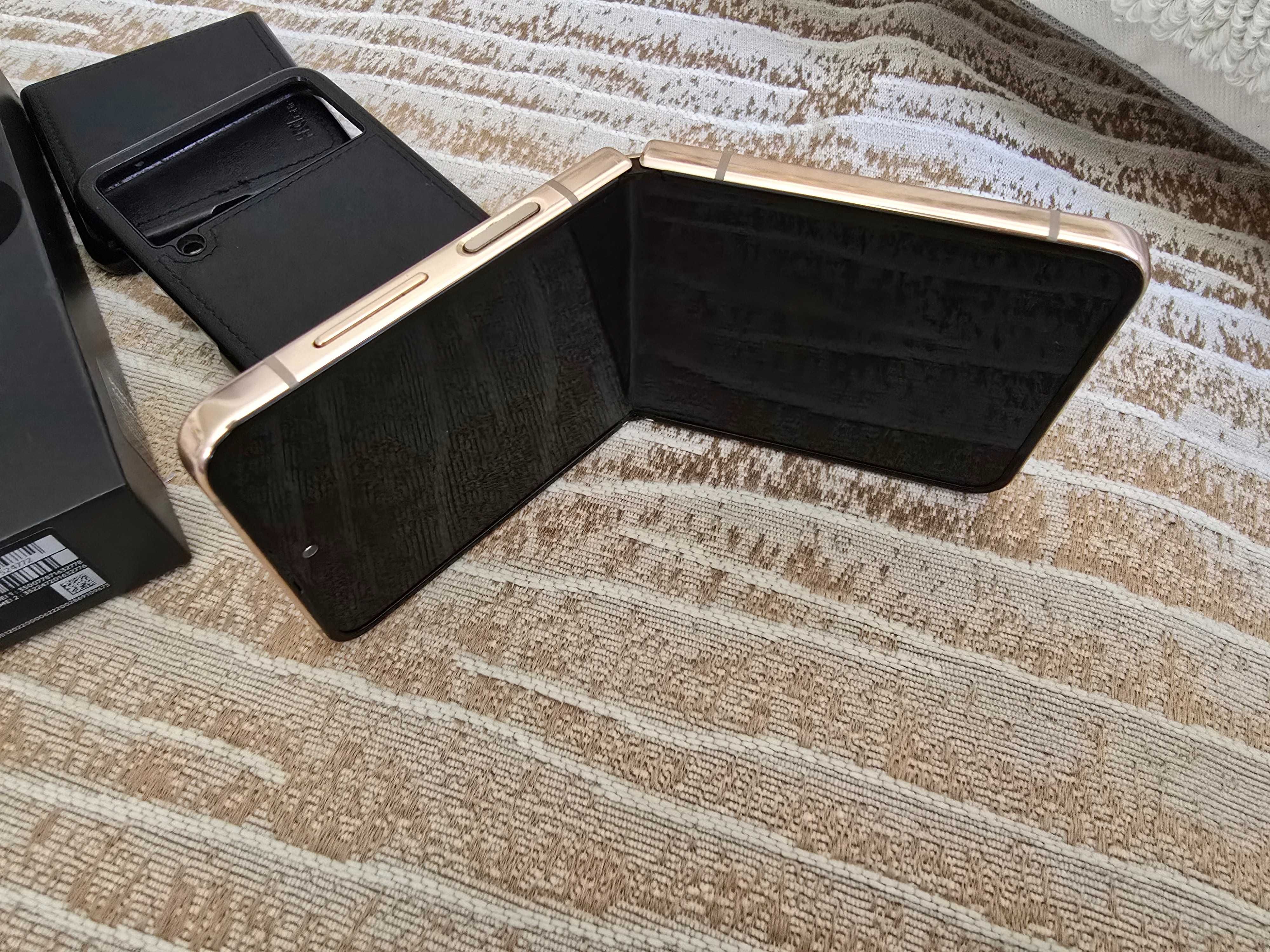 Продам Samsung Flip 4
