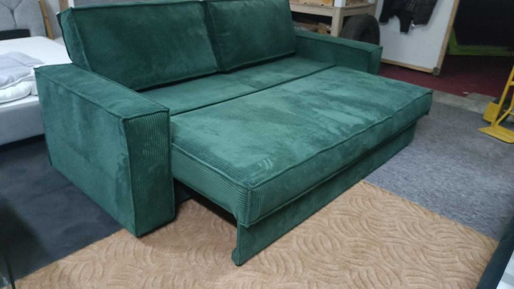 Vand canapea extensibila material plusat raiat verde smarald