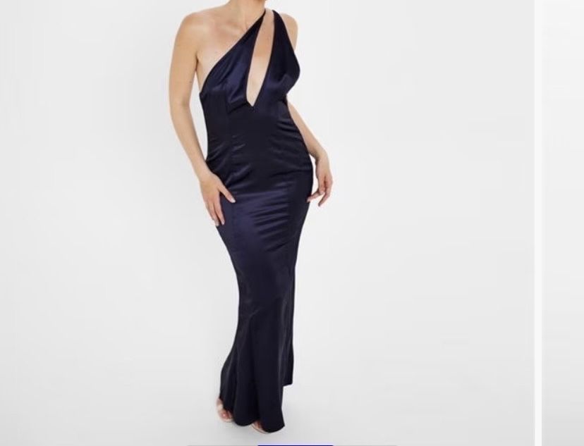 Нова официална рокля