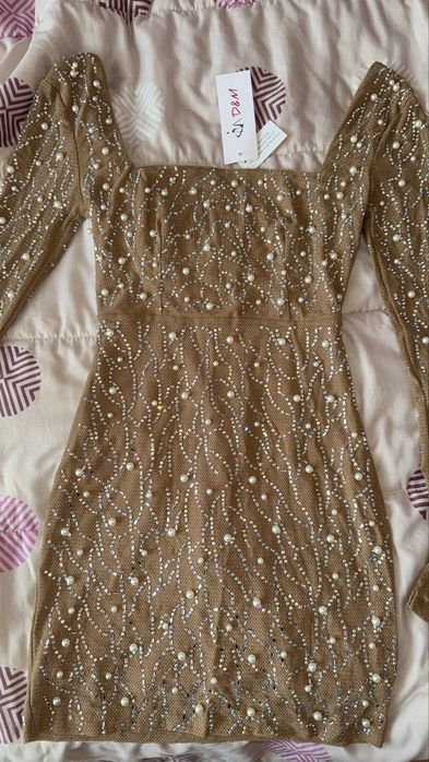 Рокля с камъни и перли