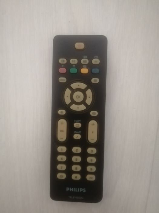 LCD TV Philips 42" + оригинално дистанционно,с въртяща стойка на 60'