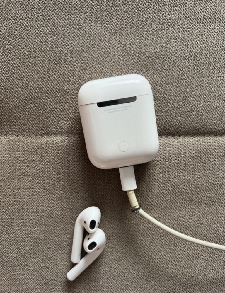 Apple Airpods  2nd gen