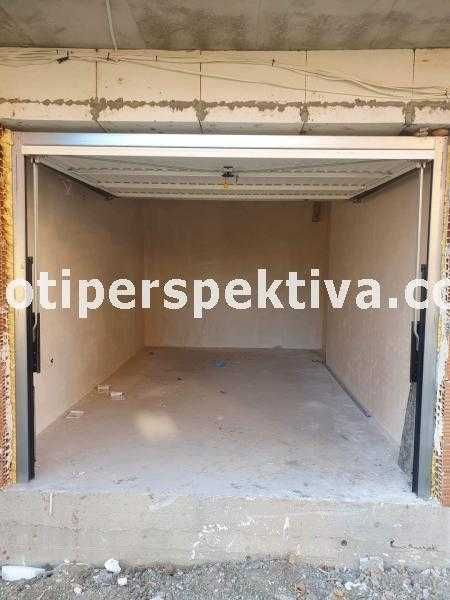 Продава се Тристаен апартамент в Пловдив, Остромила - 82 кв.м за 1440 €/кв.м - Снимка #12