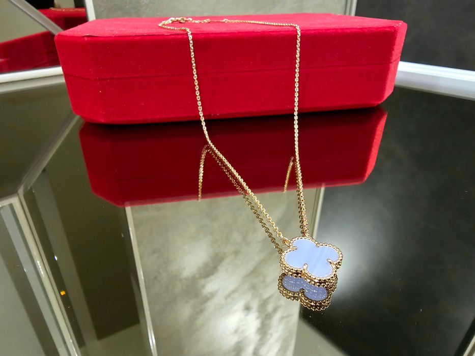 Van Cleef & Arpels VCA Rose Chalcedony Alhambra 1 Clover Дамско Колие