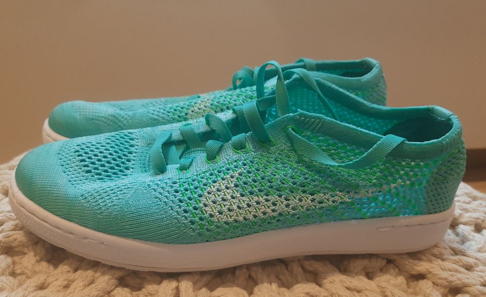 NIKE Tennis Classic Ultra Flyknit 40
