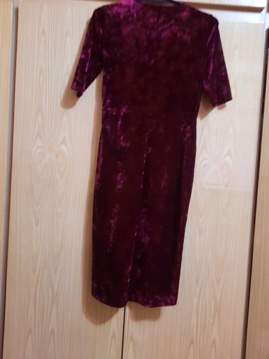 Продаю велюровый платье  темно бортового цвета,производство Киргизии.В