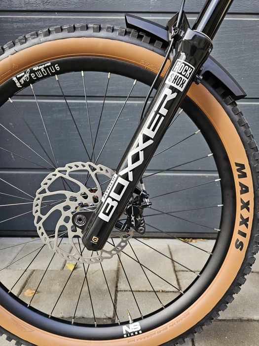 Bicicleta Downhill NS Fuzz L nouă