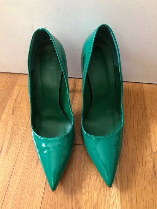 Зелени лачени обувки