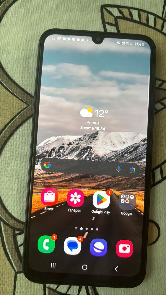 Galaxy A25 5G почти новый нет даже царапины все радной сотка в идиалье