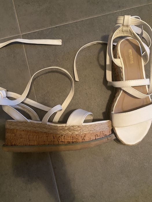 Sandale cu platforma