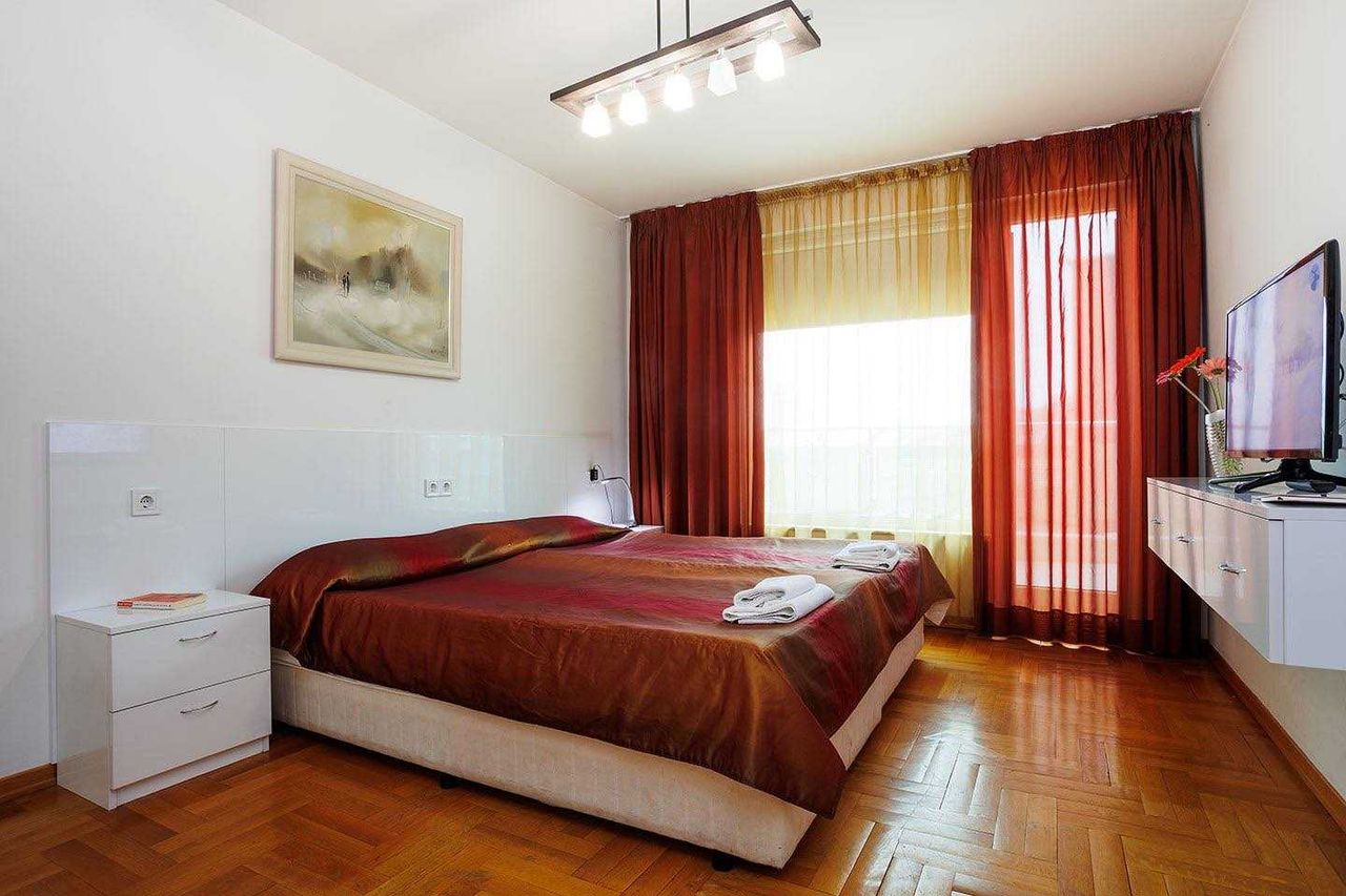 Дава се под наем Тристаен апартамент в София, Гео Милев - 90 кв.м за 850 € - Снимка #1