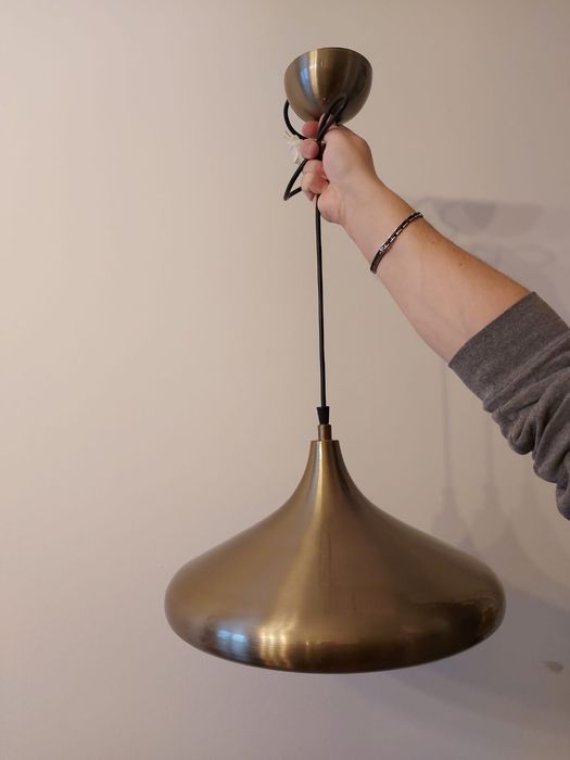 Vând candelabru auriu