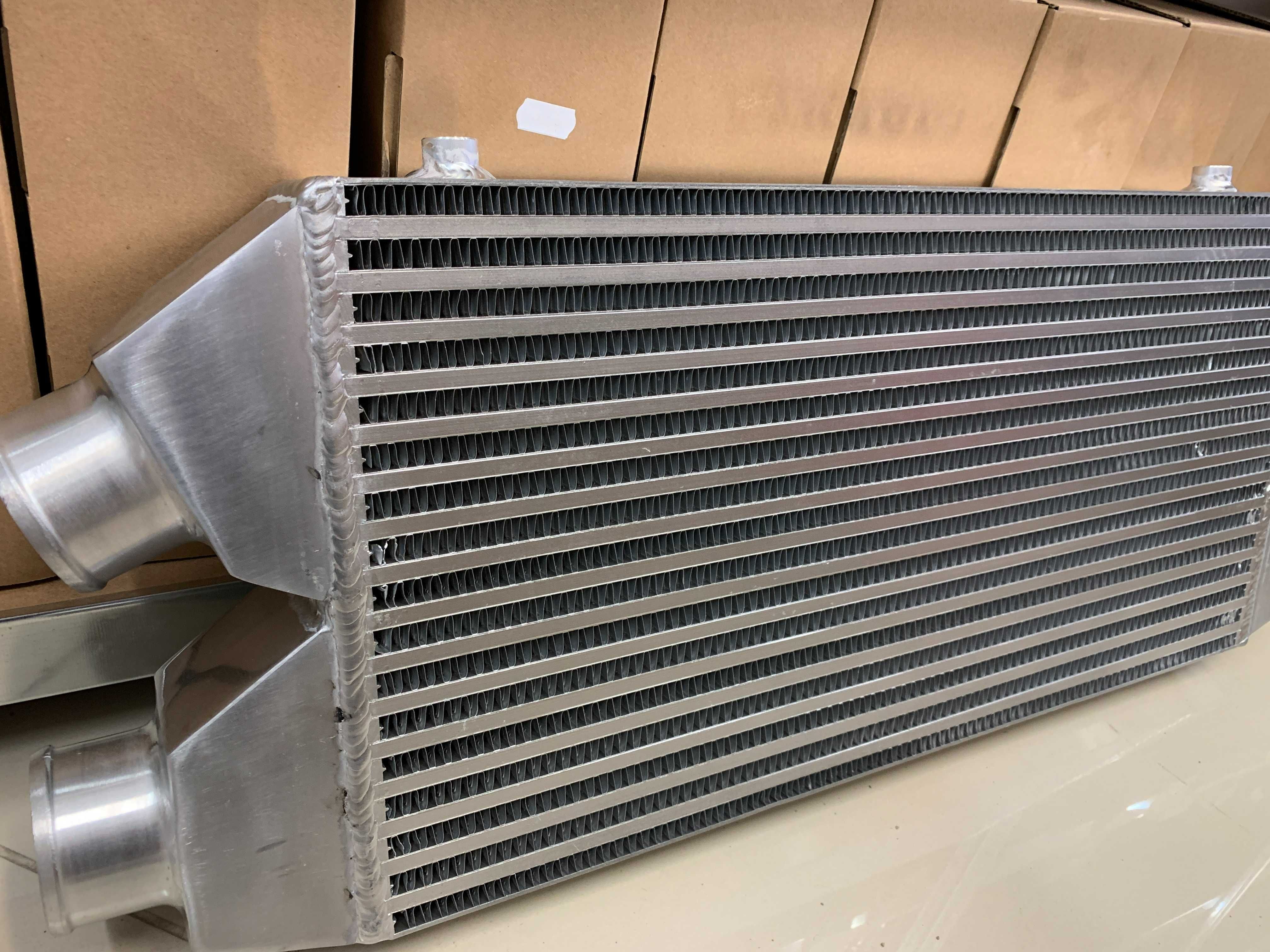 TurboWorks универсален интеркулер Intercooler Biturbo 560x280x76