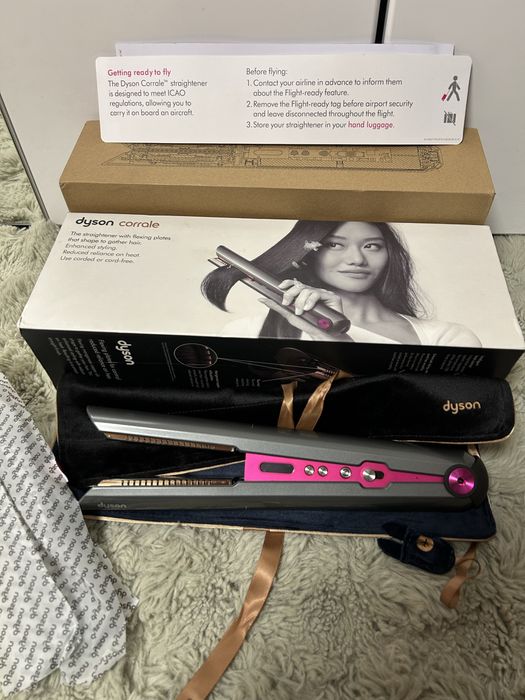 Noua! Placa Dyson Corrale HS03