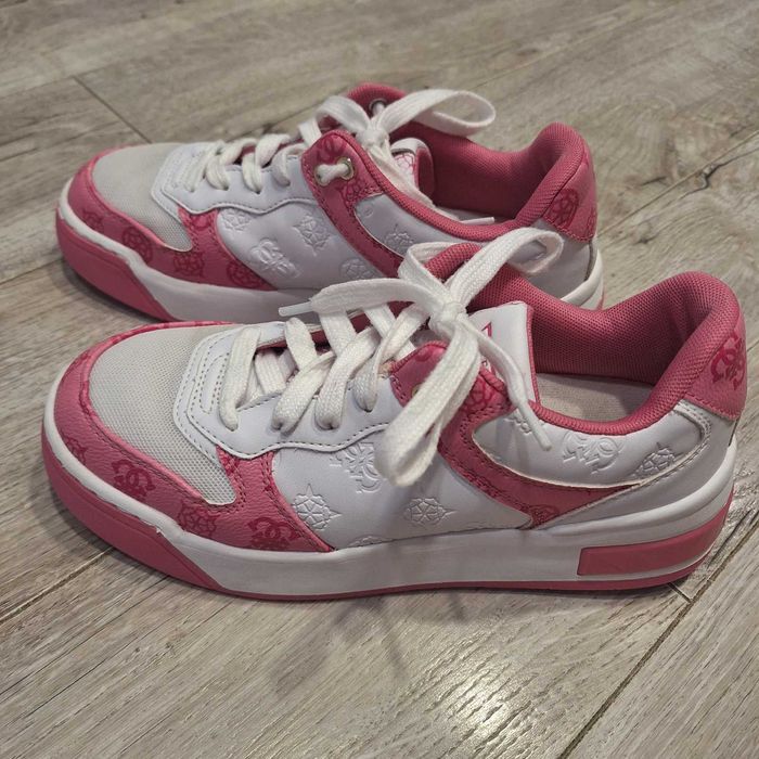 Спортни обувки Nike и Guess /90лв Nike и 80лв Guess/