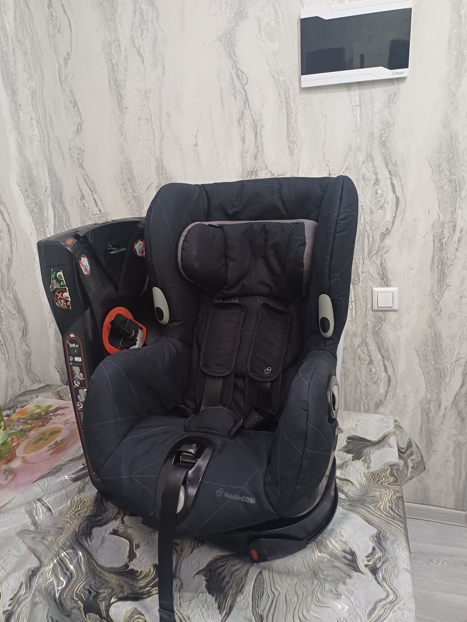 Продаётся фирменный автокресло
