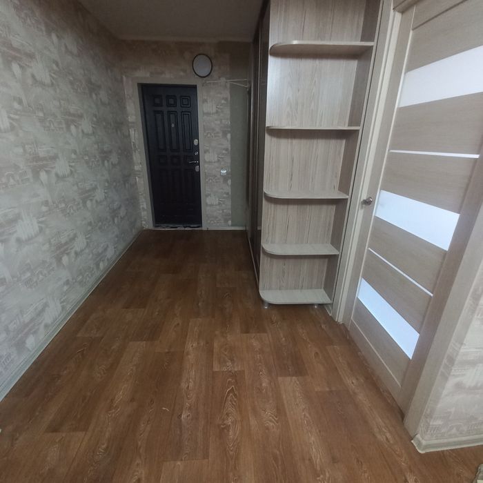Сдам двух комнатная квартиру мебель бытоваятехника семеином паре