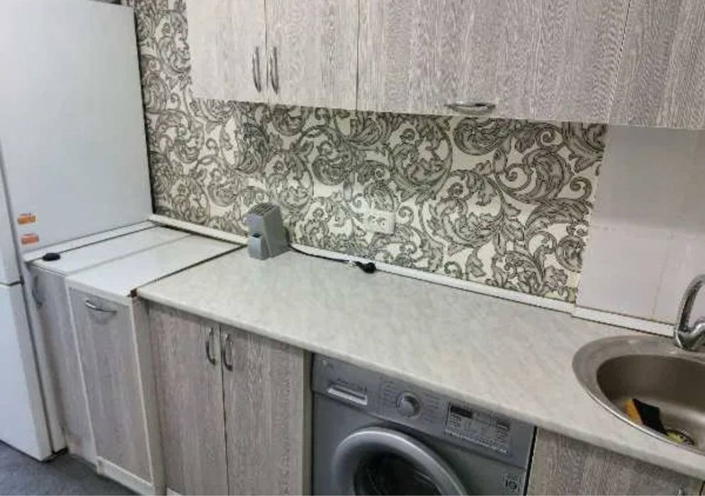 х Метро Хамза 300 метр 1/4/4 Чиланзар 5 квартал,Продается квартира