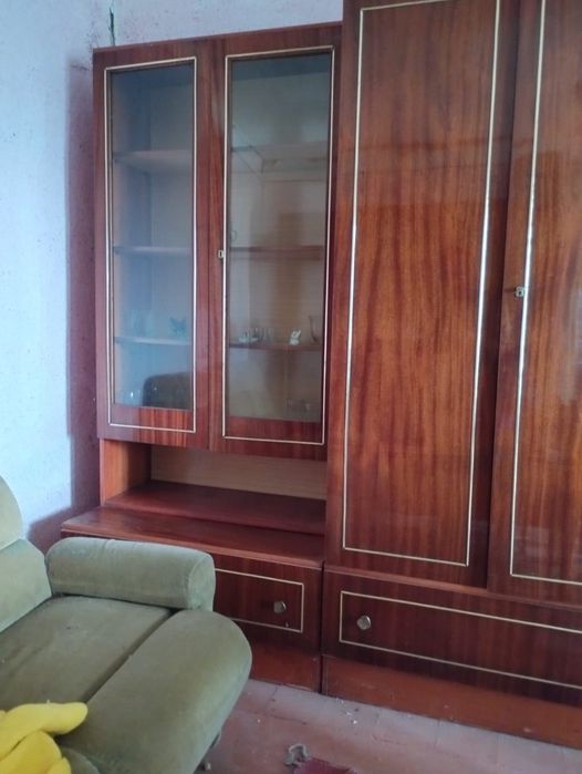 Vand mobila de dormitor si sufragerie