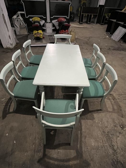 Стол со стульями