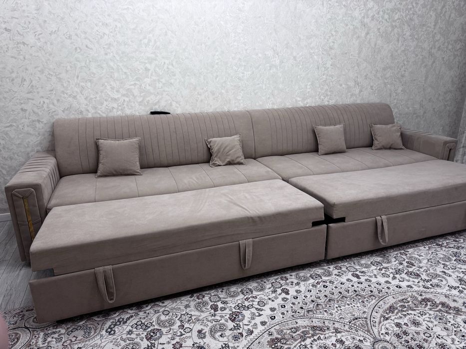 Диван 4 м, в отличном состоянии