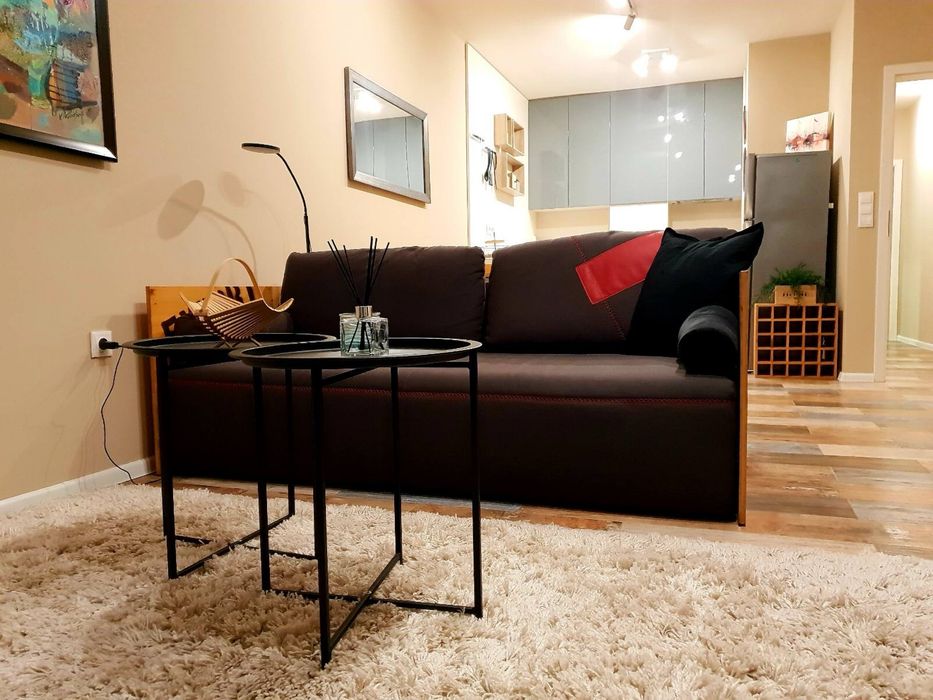 Дизайнерски диван със складово отделение