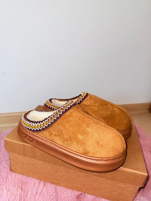 Papuci tip UGG de casă