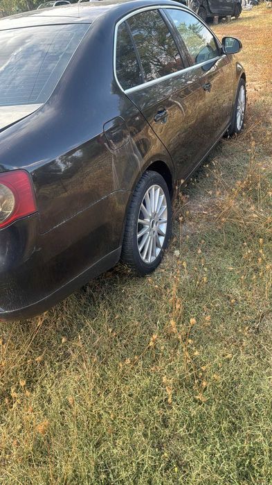 Aripa fata stanga/ dreapta Volkswagen Jetta 2.0 FSI BLR 2005-2010
