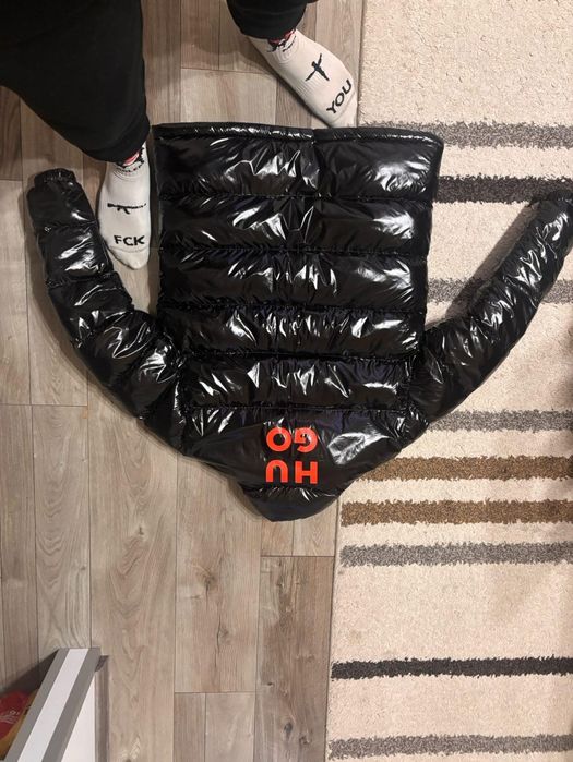 Продавам яке Hugo Boss