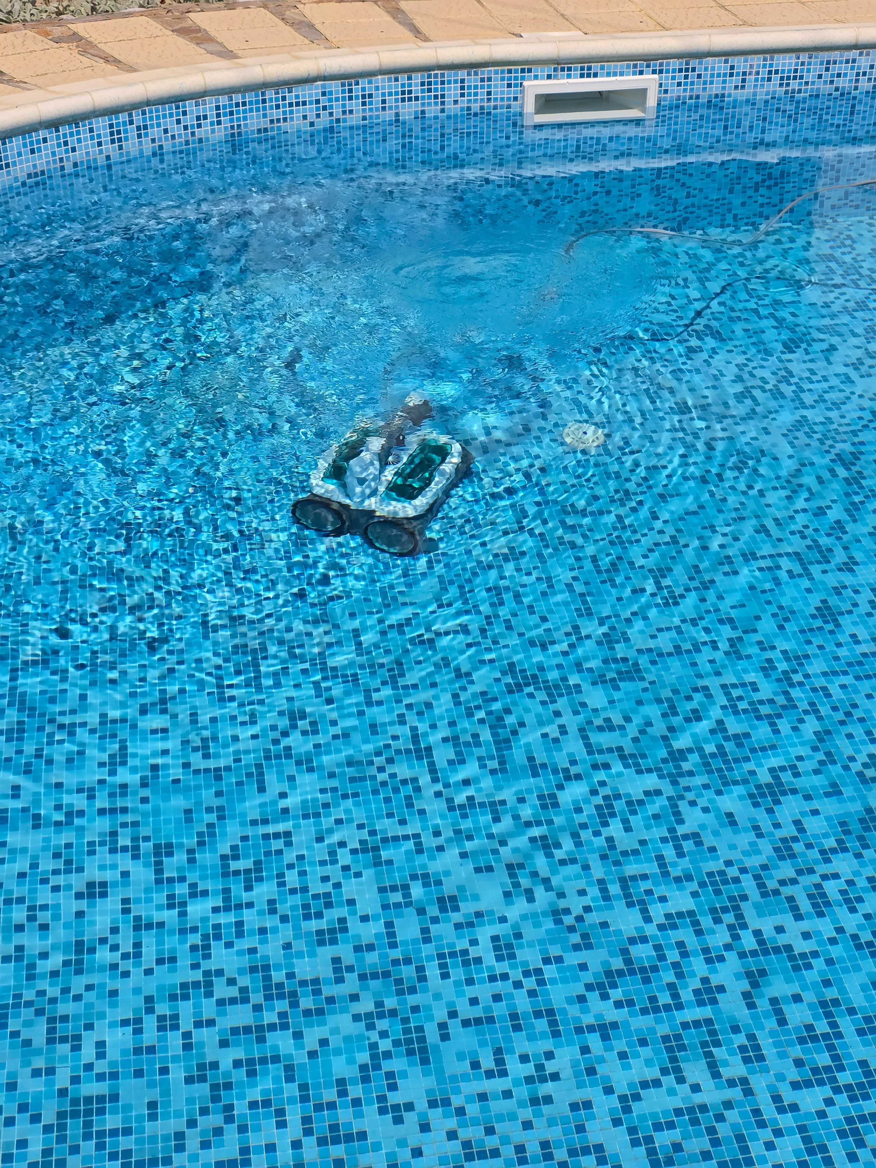 IROBOT MIRRA 530 pool cleaning robot