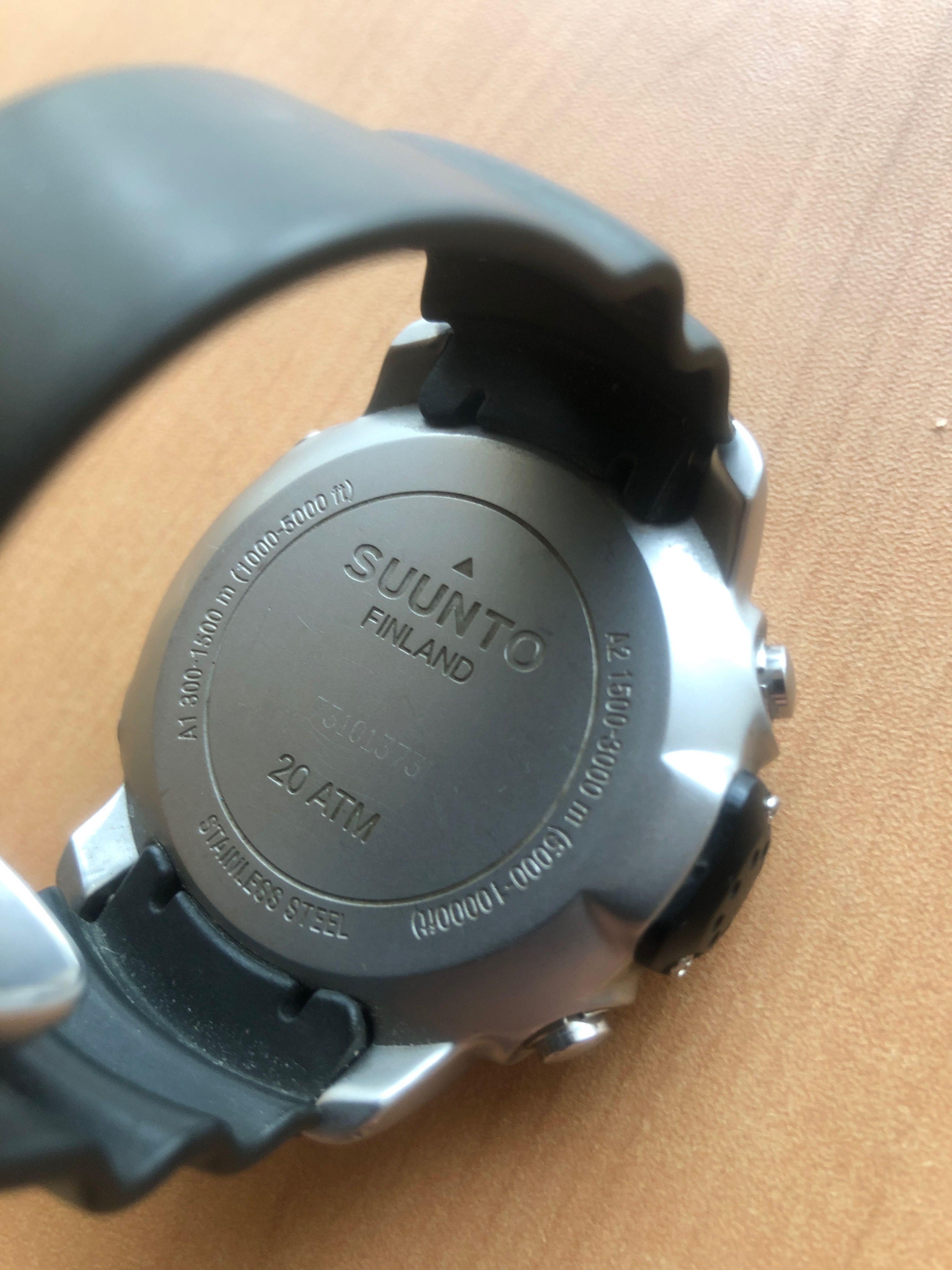 Часовник suunto stinger